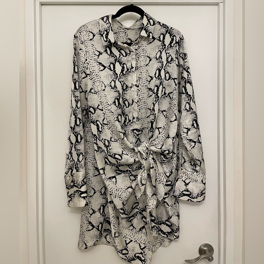 Snake print blouse with side tie - Size Large
